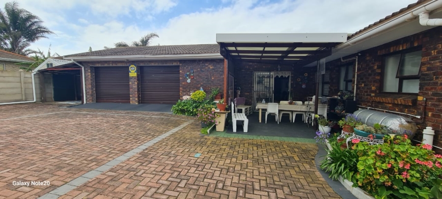 3 Bedroom Property for Sale in Wavecrest Eastern Cape